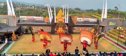 Tari Sanduk dan Reyog Hipnotis Penonton BCF 2022