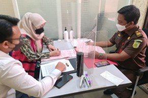 Rugikan Negara Rp60 Miliar, Pasutri Pemilik PT HKM Ditahan Kejari Tanjung Perak