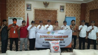 Kendalikan PMK, Peternak Sapi di Lamongan Digerojok Bantuan 3 Ton Konsentrat