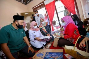 Pembuat Tas Spunbond di Banyuwangi Bisa Jual 10 Ribu Unit Per Bulan