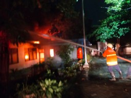 Kebakaran Puskesmas Tanah Kali Kedinding, Diduga Api Berasal dari Pantry
