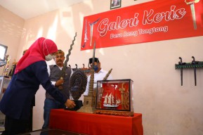 Berkunjung ke Kampung Keris, Khofifah: Empu Terbanyak di Dunia Ada di Sumenep