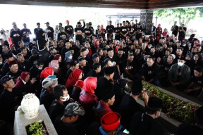 Ratusan Kader PDI Perjuangan Lamongan Ziarah ke Makam Bung Karno di Blitar