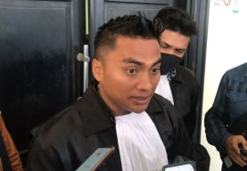 Jalani Pembacaan Dakwaan di Tipikor Surabaya, Hakim Itong Ajukan Sidang Offline