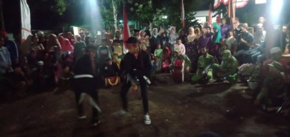 Lestarikan Tradisi, Polisi di Bondowoso Gelar Musik Patrol dan Pencak Silat