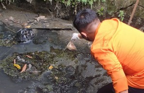 Dikira Bangkai Kucing, Ternyata Orok Bayi di Selokan Jemur Ngawinan Surabaya