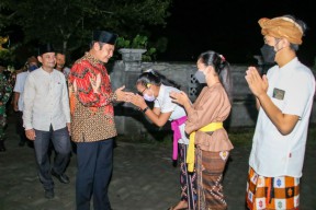 Bupati Lamongan Kagumi Kerukunan 3 Umat Beragama di Desa Balun