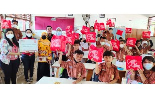 Alfamart dan EMCO Toys Bagikan 2000 Paket Mainan untuk Anak Indonesia