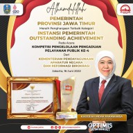 Pemprov Jatim Raih Penghargaan Outstanding Achievement dari KemenPAN-RB
