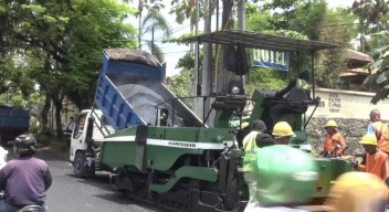 DPRD Jember Prediksi Proyek Perbaikan Jalan 1080 Km Molor