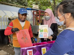 Mahasiswa Unair Surabaya Ajak Warga Rajin Pilah Sampah