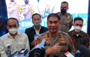 Launching Buku Ujian Teori SIM, Polda Jatim Ajak Masyarakat Tertib Lalu Lintas