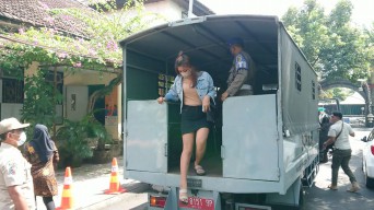 Pilihan Pembaca: Bermesraan di Hotel, Penipuan Masuk Akpol, Bocil di Ponorogo