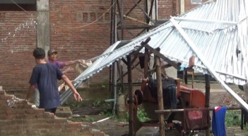 Angin Puting Beliung Terjang Desa Ngudirejo Jombang, Rumah dan Lahan Tani Rusak