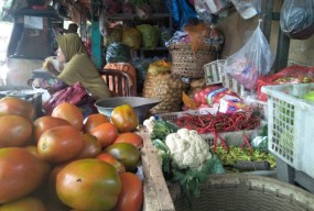 Harga Kebutuhan Pokok Meroket, Pasar Tradisional di Bojonegoro Sepi Pembeli