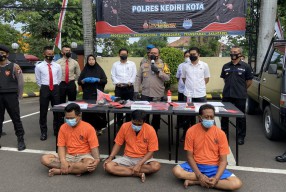 Komplotan Spesialis Pencuri Mobil Pikap di Lintas Wilayah Digulung Polisi Kediri