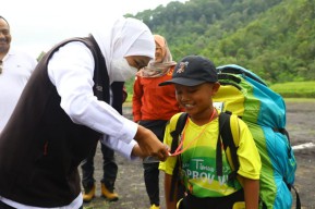 Kagumi Venue Paralayang di Lumajang, Khofifah Ajak Gencarkan Sport Tourism Jatim