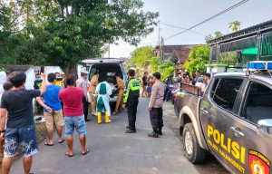 Diduga Mabuk, Pria di Tulungagung Tewas Tabrak Pohon Depan Kuburan