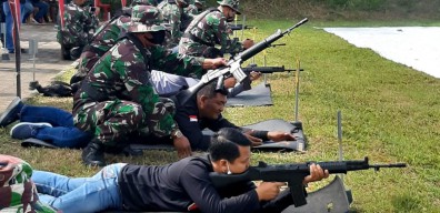 Wartawan di Lamongan Menembak, Prajurit TNI Tertawa