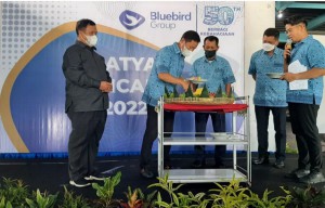Rayakan HUT ke-50, Bluebird Surabaya Beri Apresiasi 56 Pengemudi dan Karyawan