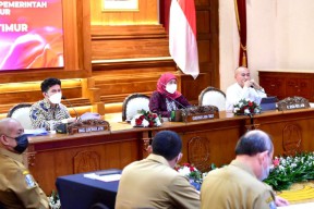 Khofifah Minta OPD dan BUMD Maksimalkan Sumber Pendapatan Daerah Baru Bagi Jatim