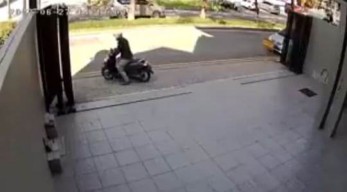 2 Aksi Curanmor di Surabaya Terekam CCTV, Scoopy dan Beat Raib