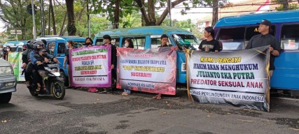 Sidang Kekerasan Seksual di Sekolah SPI Kota Batu, Kembali Diwarnai Aksi Demo