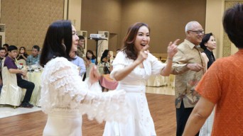 Keceriaan Angkatan 1981 SMAK Petra 1 Surabaya saat Grand Reunion