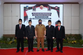 Lantik Dewas dan Direksi, Mas Dhito: Jangan Ambil Uang BUMD untuk Pribadi!