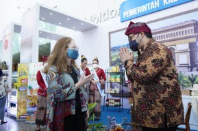 Kepincut Nanas Kelud dari Mas Dhito, Konjen Australia Ingin Datang ke Kediri