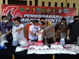Puluhan Kilogram Sabu di Malang Diblender Lalu Dicampur Miras, Lho?