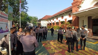 Puluhan Polisi Kawal Sidang Perdana Mas Bechi di PN Surabaya