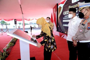 Resmikan Gedung Baru, Khofifah Minta Bapenda Jatim Makin Mudah Diakses Warga