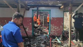 Anak Lupa Matikan Kompor, Rumah Warga Madiun Ludes Terbakar