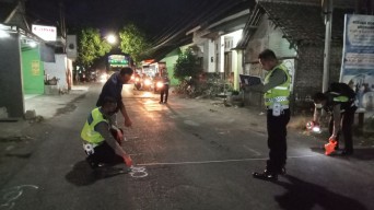 Terjatuh dari Motor, Pria di Pasuruan Tewas Tertabrak Truk