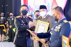 Inovasi Hingga Kreativitas, Antarkan Pemkot Surabaya Terima Sederet Penghargaan