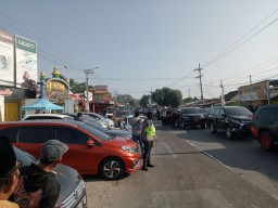 Jalur Jombang-Lamongan Ditutup Saat Jemput Paksa Tersangka Pencabulan Santri