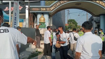 Cari MSAT di Jombang, Polisi Geledah Ruang Tersembunyi, Amankan 320 Simpatisan