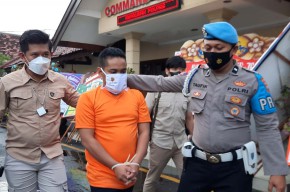 Jual Cewek untuk Layani Seks Threesome, Pria ini Pakai Klu Cari Partner