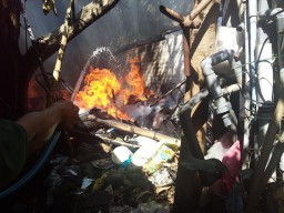 Gegara Tetangga Bakar Sampah, Rumah di Sidoarjo Terbakar