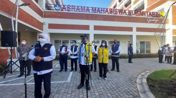 Keliling Asrama Mahasiswa Nusantara di Surabaya, Gubernur Khofifah: Keren!