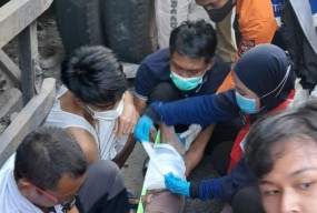 Bayi di Surabaya Tewas Tertabrak Truk, Ibu Patah Kaki dan Tangan