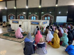 Melihat Makam Gus Miek, Tokoh Kharismatik di Kediri Tak Pernah Sepi Peziarah
