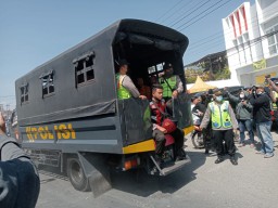 3 Truk Massa Pendukung Tersangka Pencabulan Santri di Jombang Diamankan