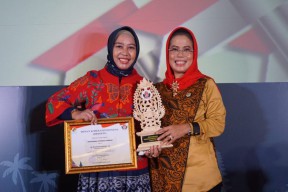 Sukses Kembangkan Koperasi di Kota Mojokerto, Ning Ita Raih Penghargaan