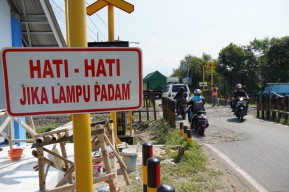 Cegah Kecelakaan di Perlintasan, Pemkab Kediri Gencar Pemasangan Palang Pintu