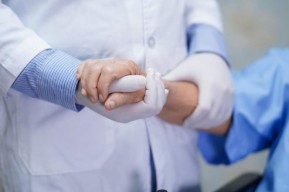 Sudah Booster, Hipertensi Tetap Bisa Tingkatkan Risiko Parah Covid-19
