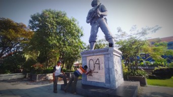 Duh! Patung Kadet Soewoko di Lamongan Jadi Sasaran Vandalisme