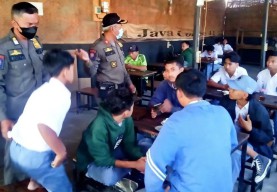Bolos Sekolah di Warung Kopi, Belasan Pelajar di Lamongan Terciduk Satpol PP