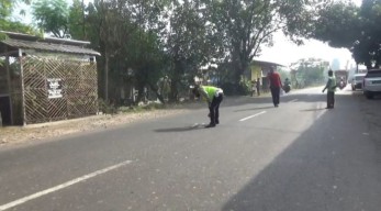 Senggol Kendaraan, Pemotor Asal Mojowarno Jombang Tewas Tertabrak Truk
